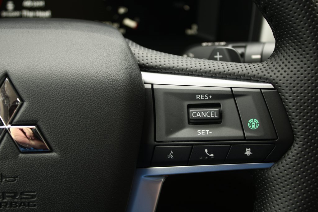 New 2025 Mitsubishi Outlander SE image 17