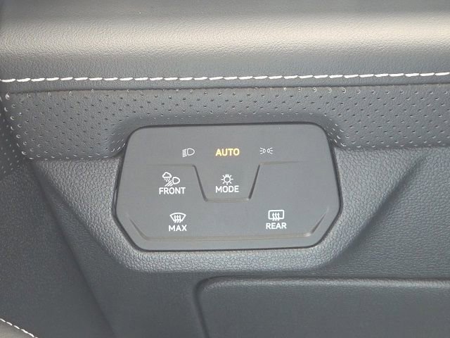 Used 2024 Volkswagen Atlas Cross Sport SE AWD/4WD image 29