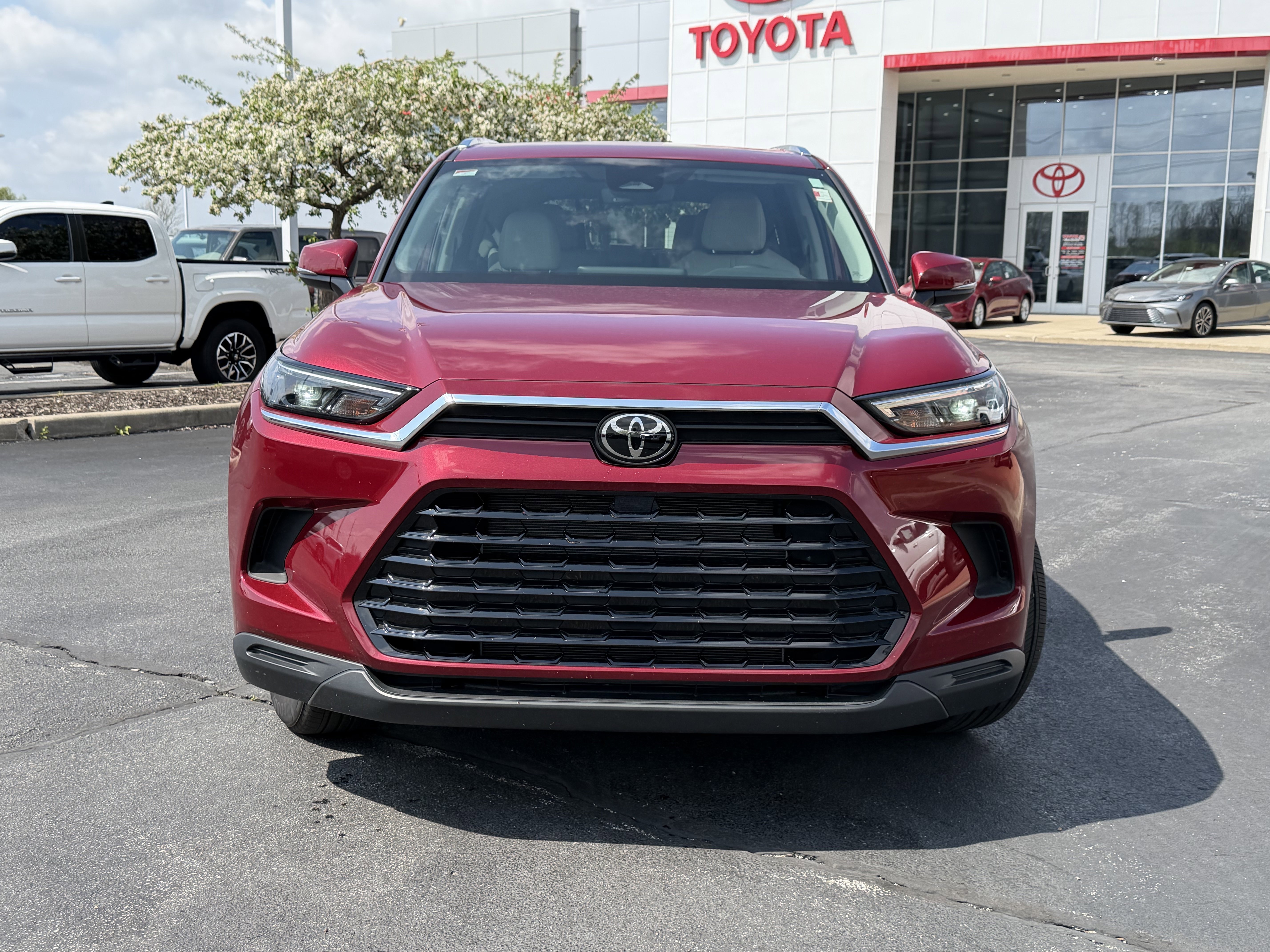 Used 2026 Toyota Grand Highlander XLE image 2