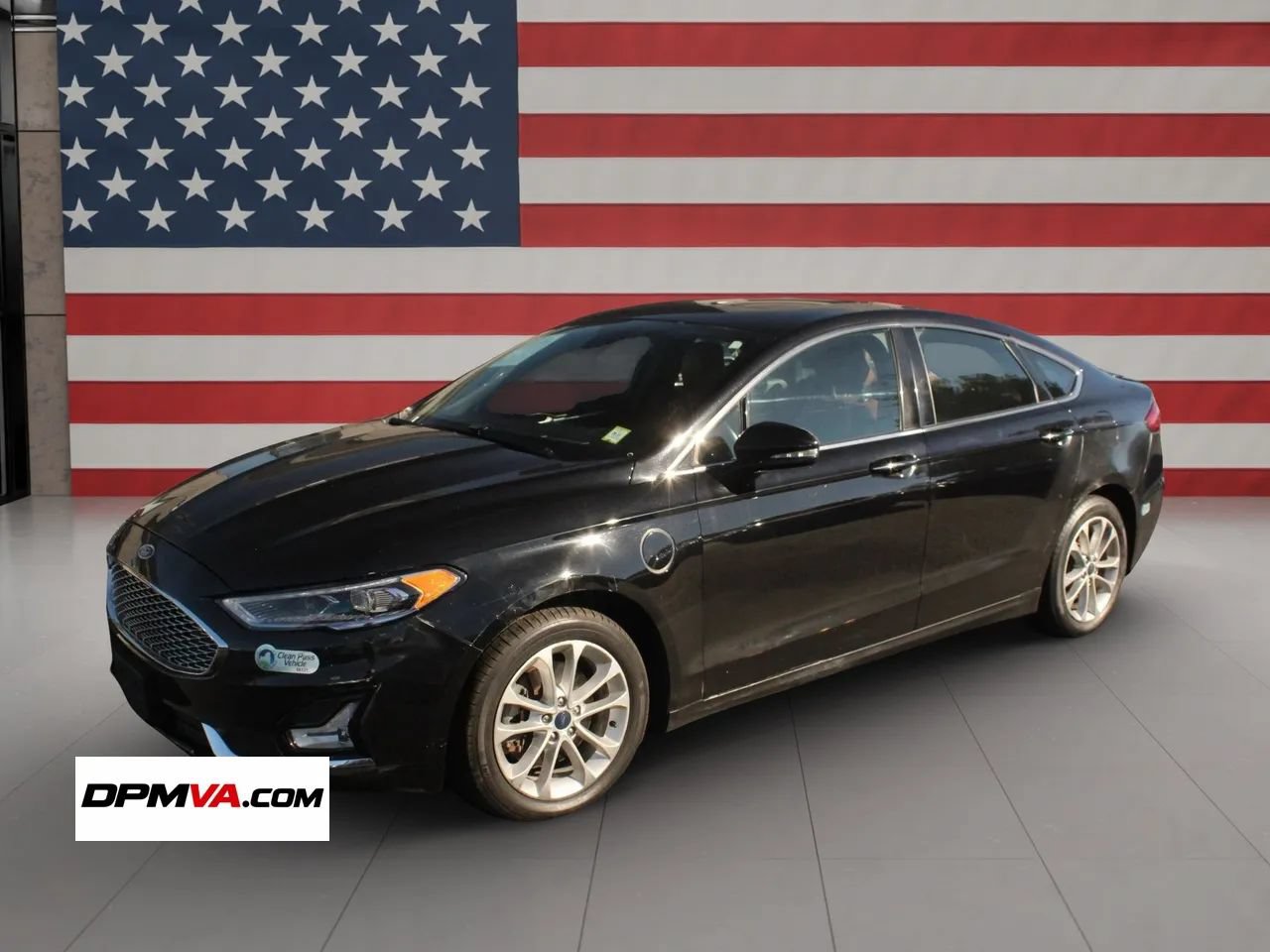 Used 2019 Ford Fusion Energi Titanium FWD image 1