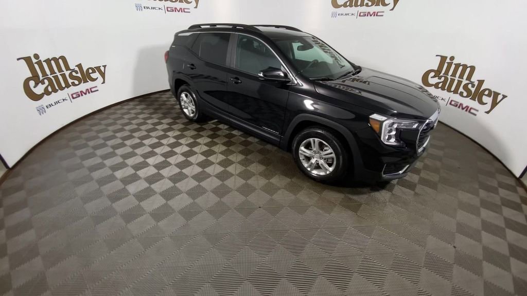 Certified 2023 GMC Terrain SLE w/ Driver Convenience Package image 2