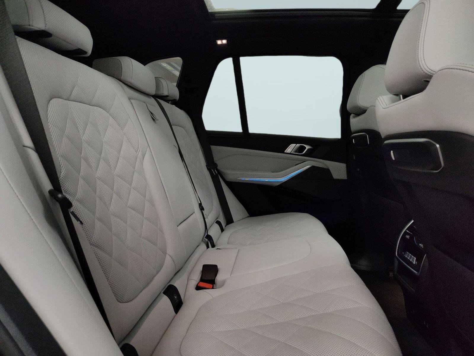 Used 2026 BMW X5 xDrive40i w/ Premium Package image 26