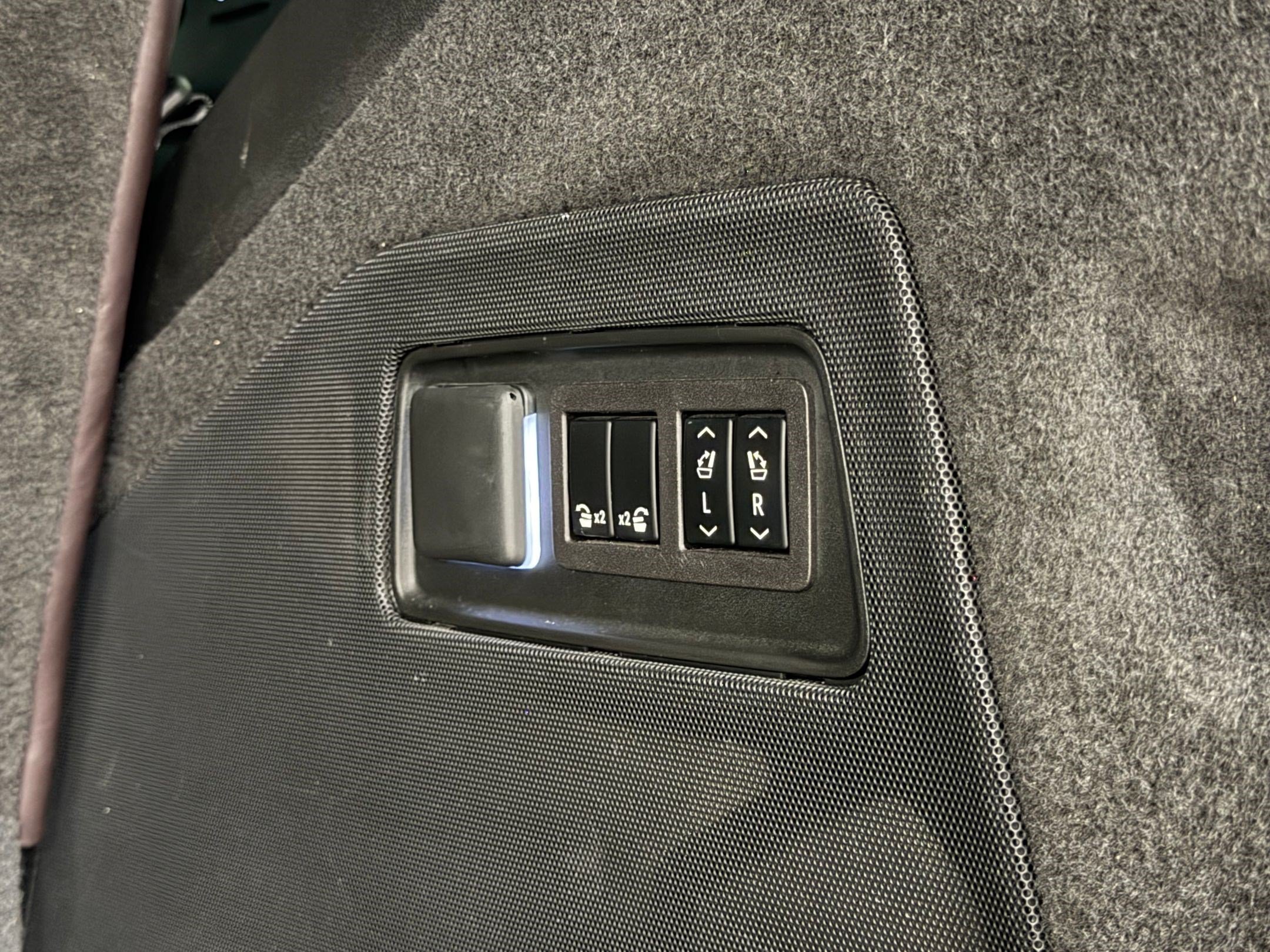 Used 2023 Cadillac Escalade Sport Platinum w/ LPO, ONYX Package AWD/4WD image 47