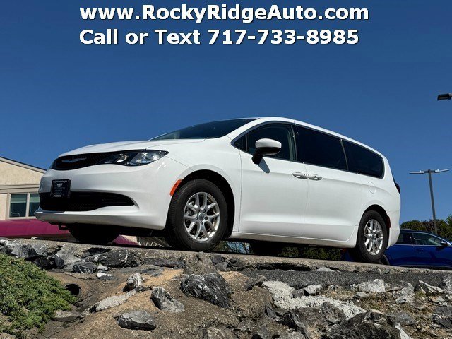 Used 2023 Chrysler Voyager LX FWD image 1