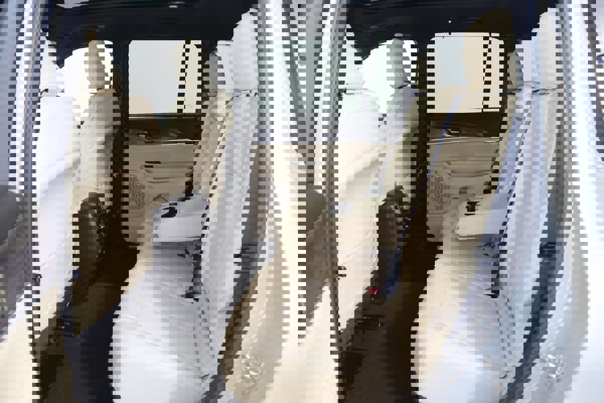 Used 2024 Jeep Grand Cherokee Limited w/ Luxury Tech Group II image 49