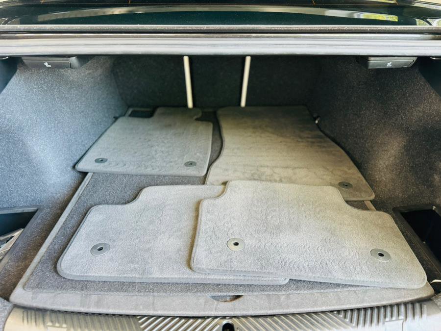 Used 2024 BMW 540i xDrive w/ Premium Package image 7