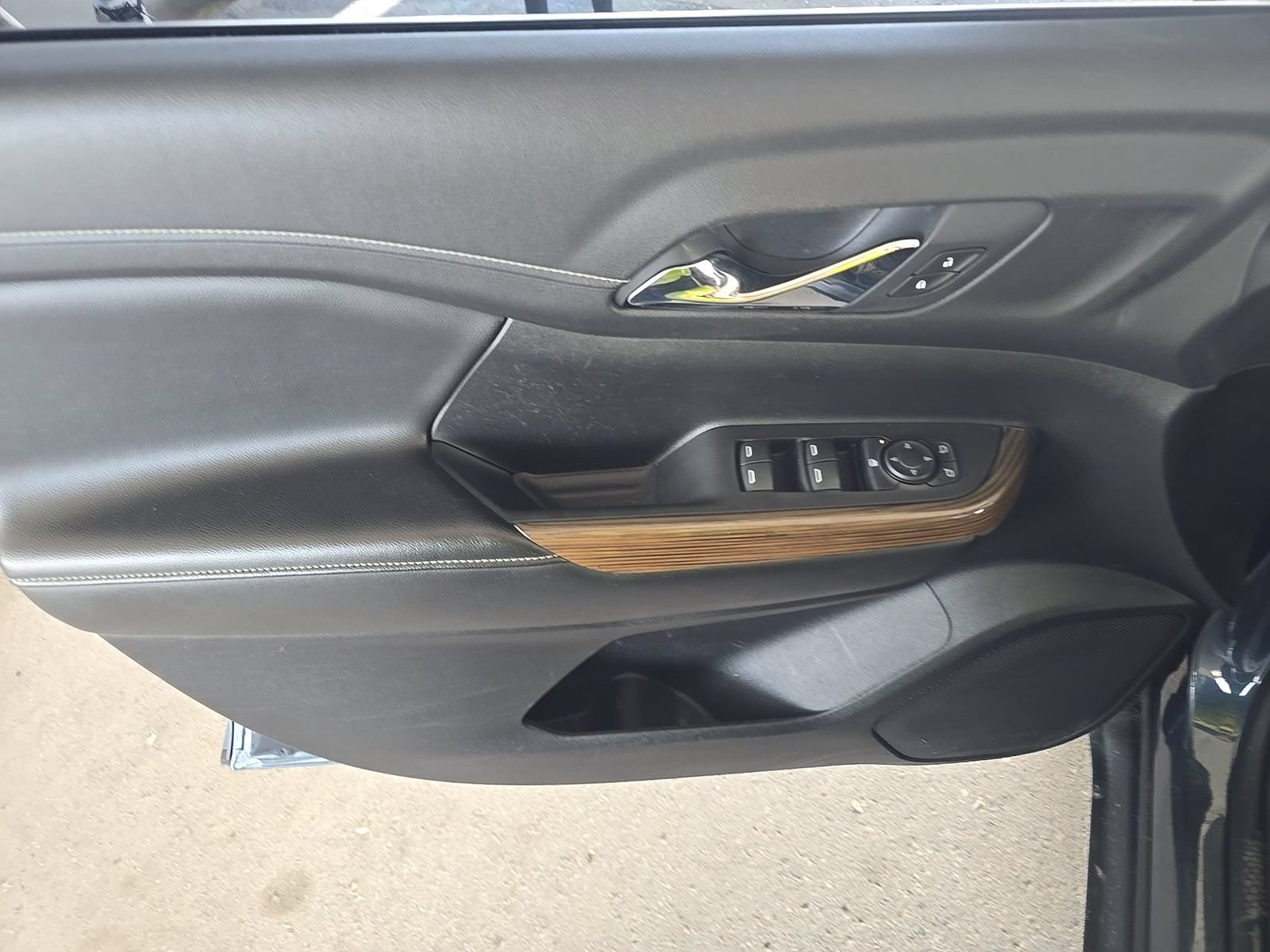 Used 2019 GMC Acadia SLE w/ LPO, Black Accent Package FWD image 13