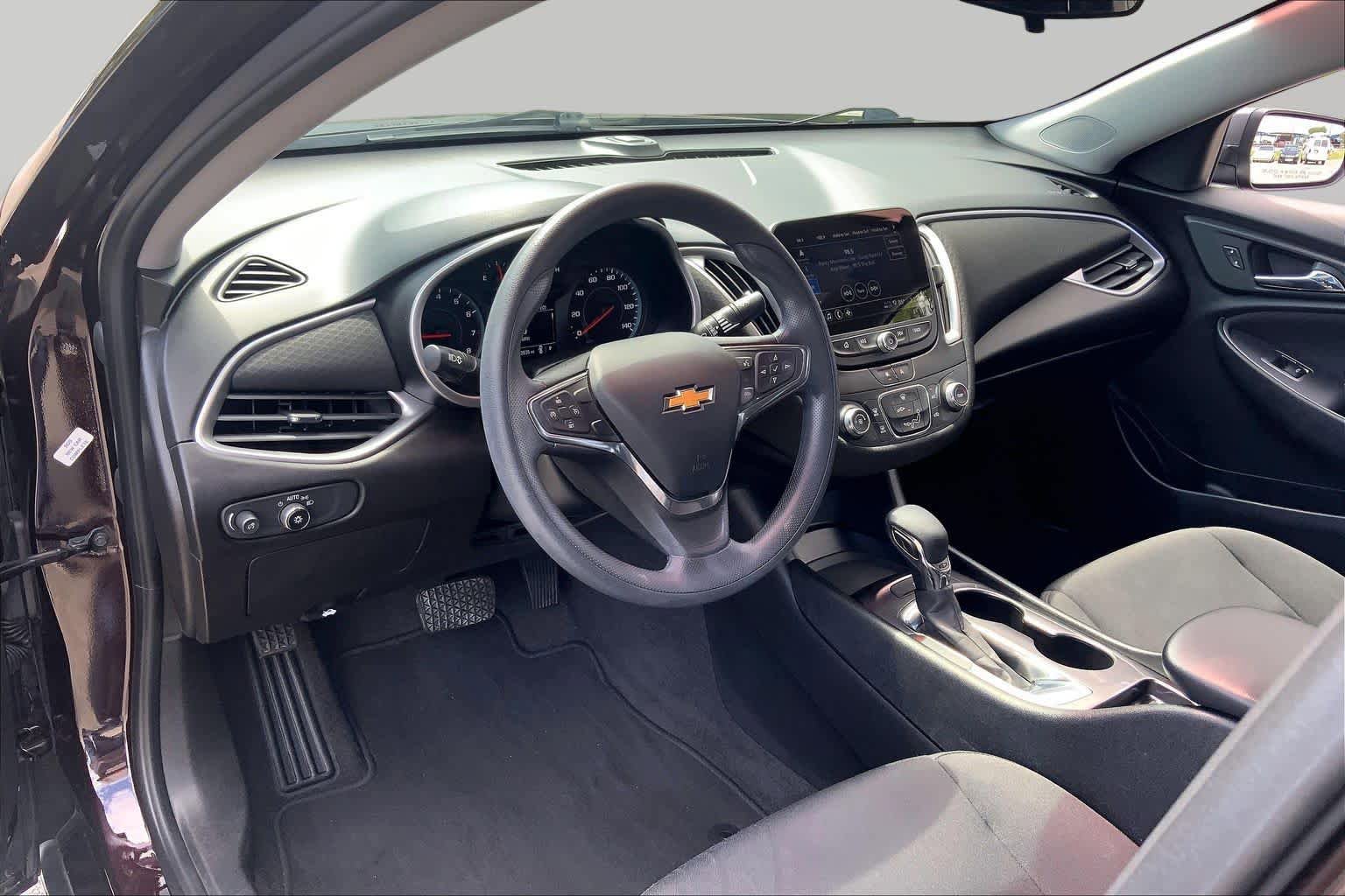 Used 2021 Chevrolet Malibu LS FWD image 18
