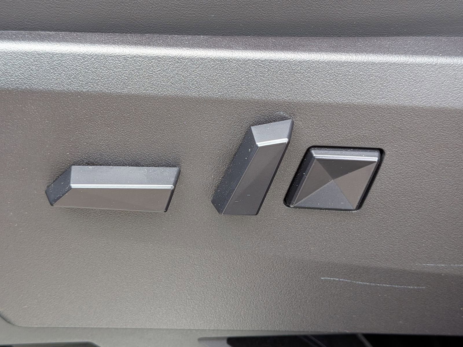 Used 2024 Tesla Cybertruck AWD Crew Cab image 16