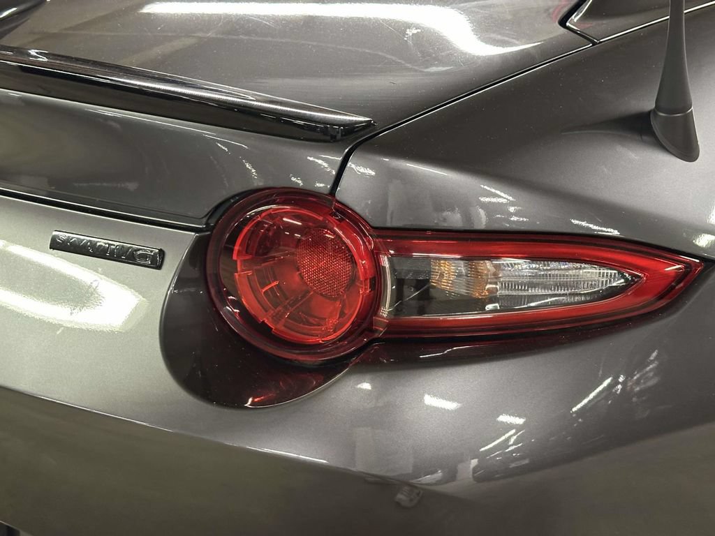Used 2020 MAZDA MX-5 Miata RF Club RWD image 11