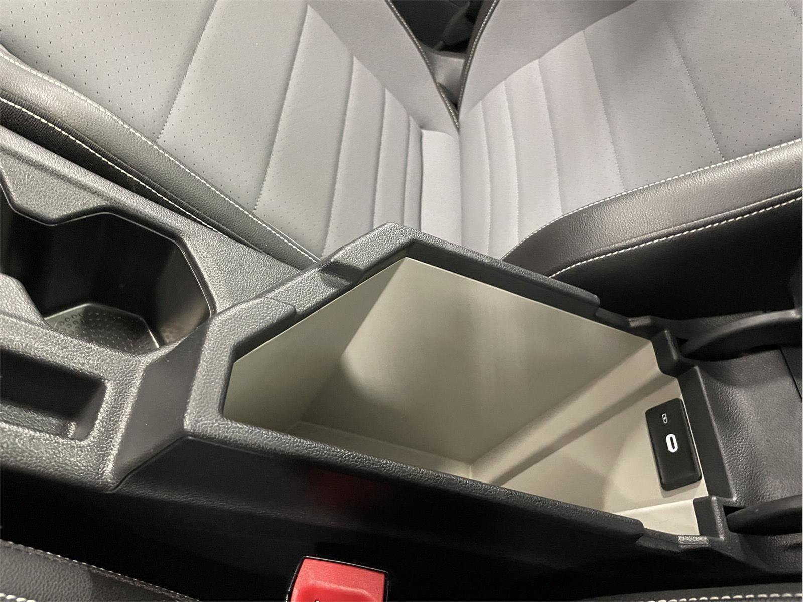 Used 2025 Volkswagen Jetta SE image 31