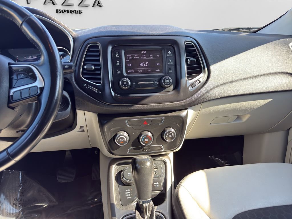 Used 2018 Jeep Compass Latitude AWD/4WD image 17