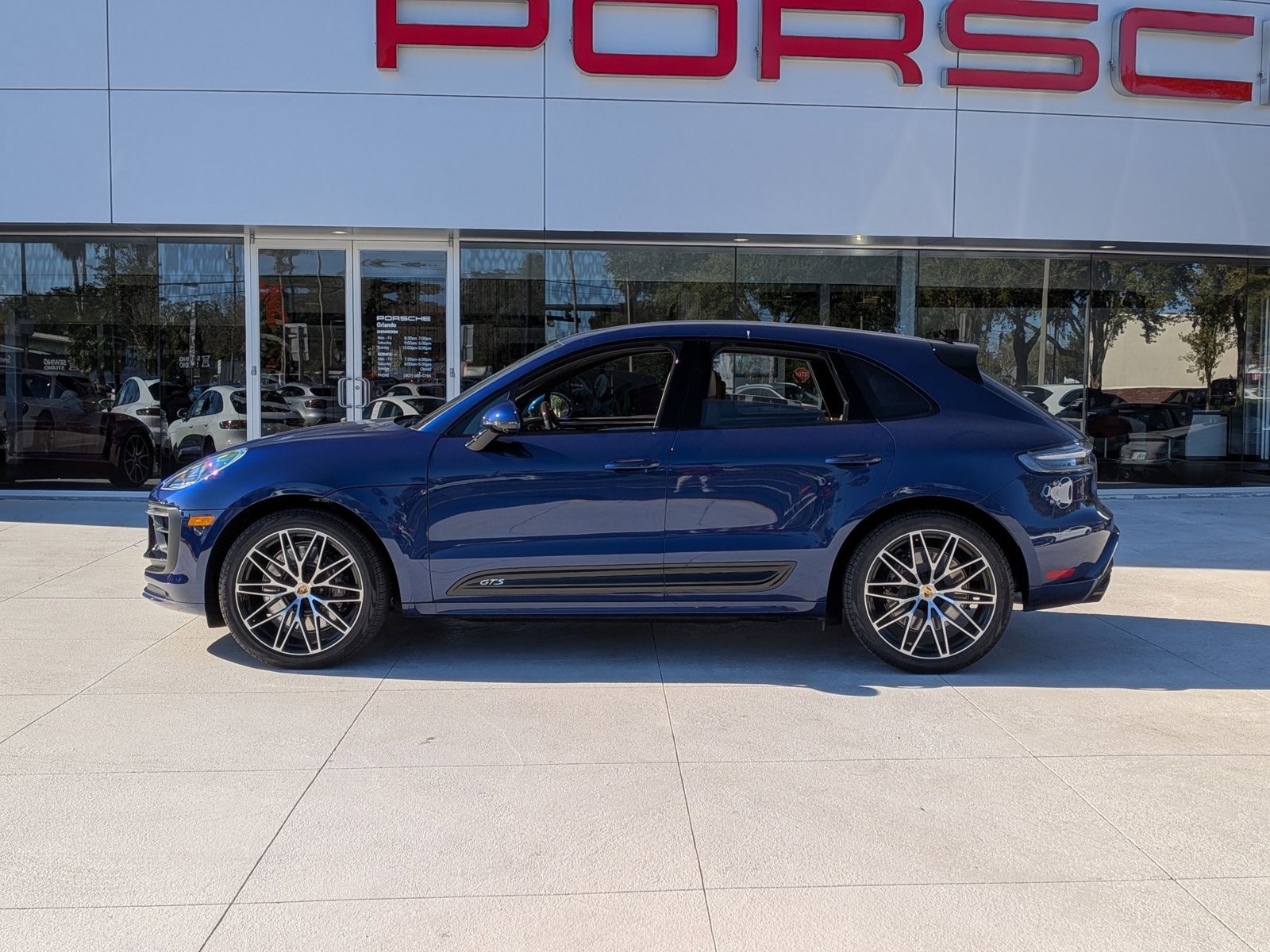 Certified 2025 Porsche Macan GTS image 2