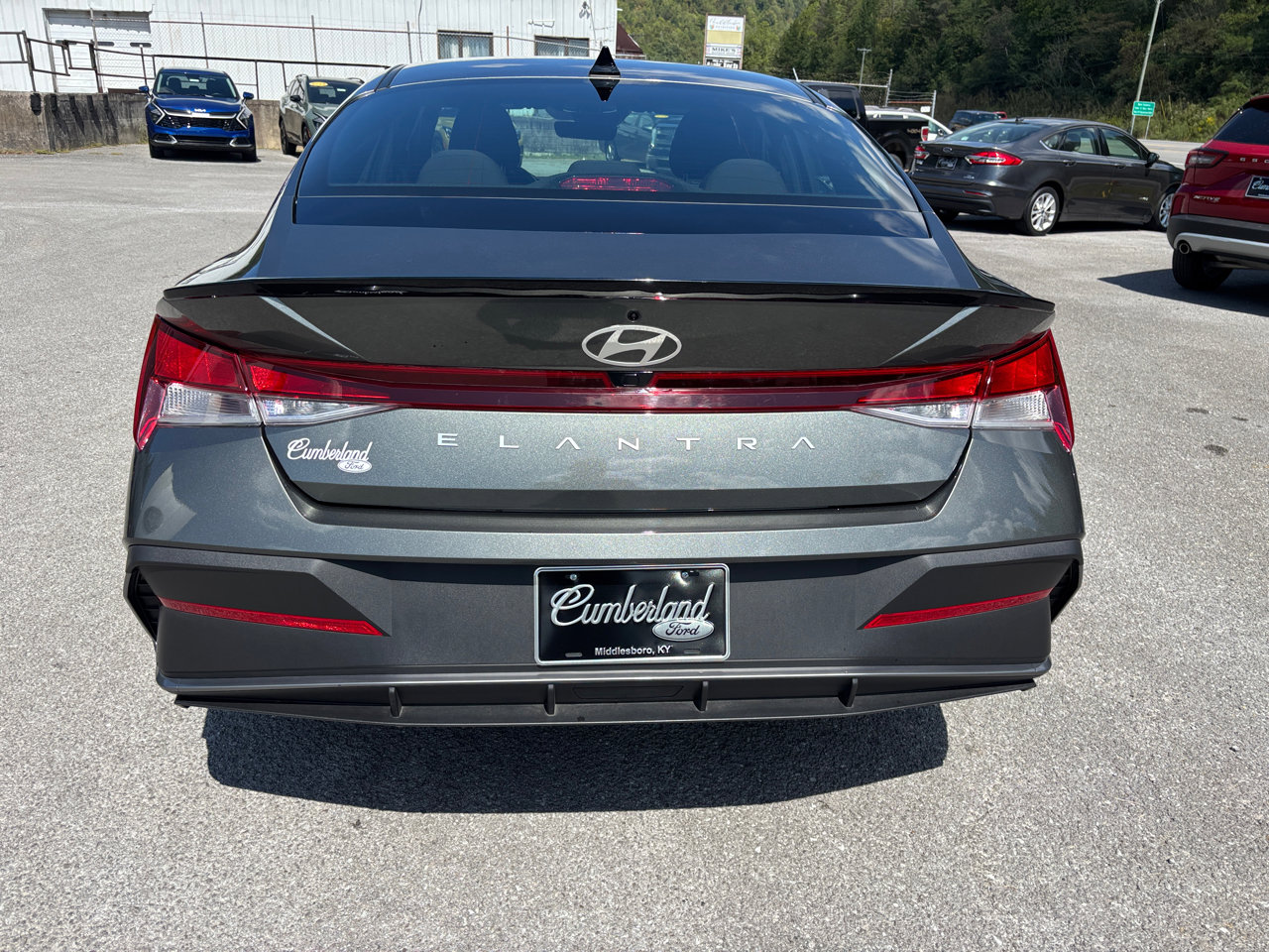 Used 2025 Hyundai Elantra Sport image 3