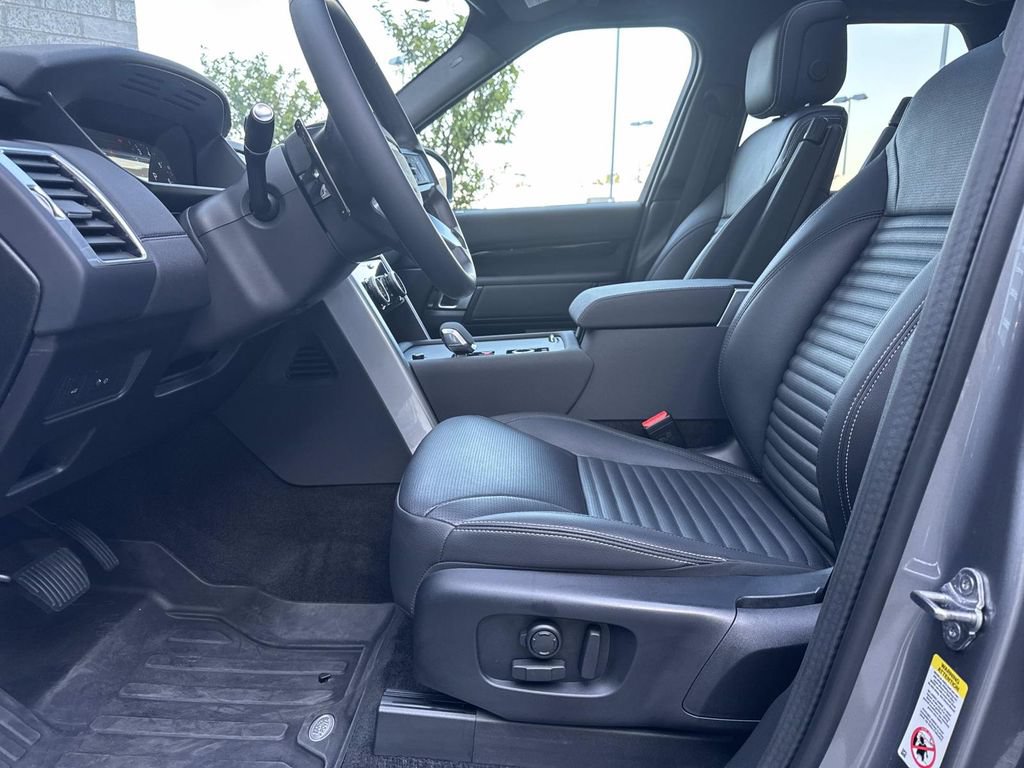 Certified 2025 Land Rover Discovery S AWD/4WD image 19