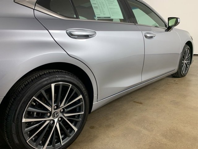 Used 2025 Lexus ES 300h w/ Premium Package image 41