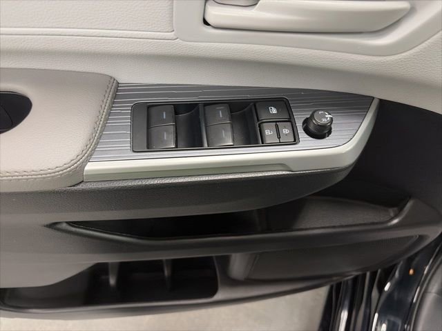 Certified 2025 Toyota Sienna LE image 17