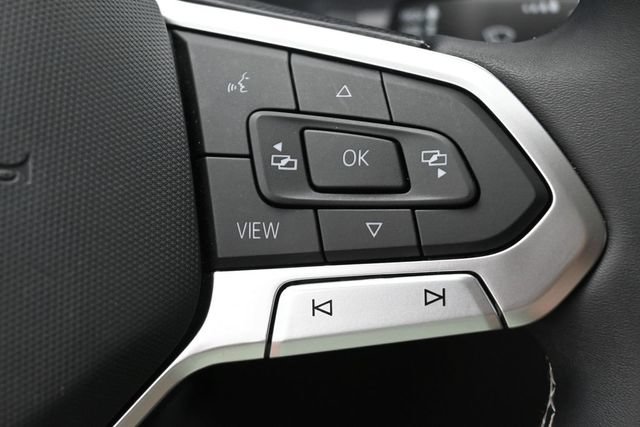 Used 2023 Volkswagen Tiguan SE w/ Panoramic Sunroof Package FWD image 18