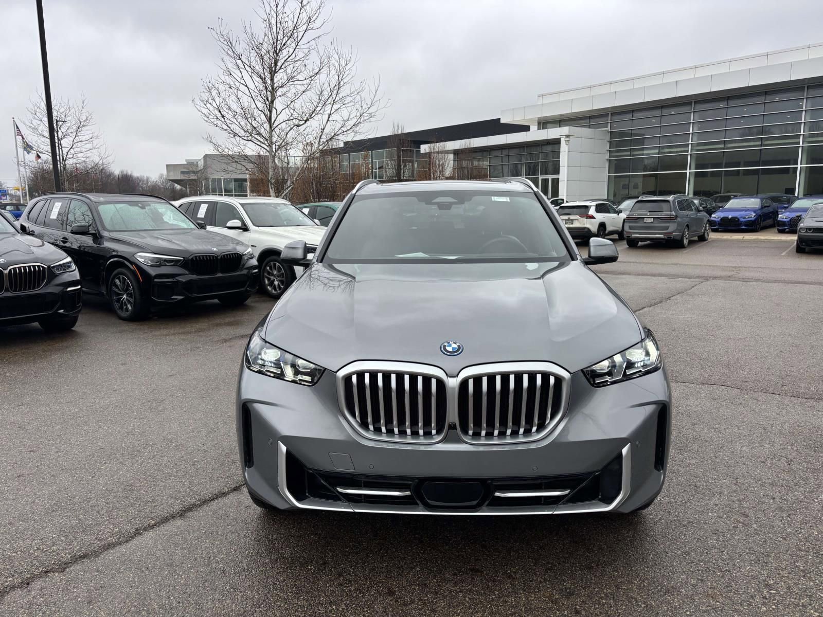 New 2026 BMW X5 xDrive50e image 2