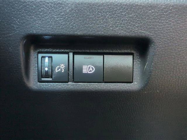 Used 2021 Toyota RAV4 LE AWD/4WD image 17