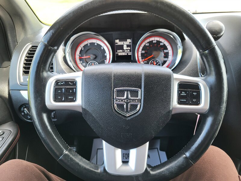 Used 2014 Dodge Grand Caravan R/T w/ Trailer Tow Group FWD image 18