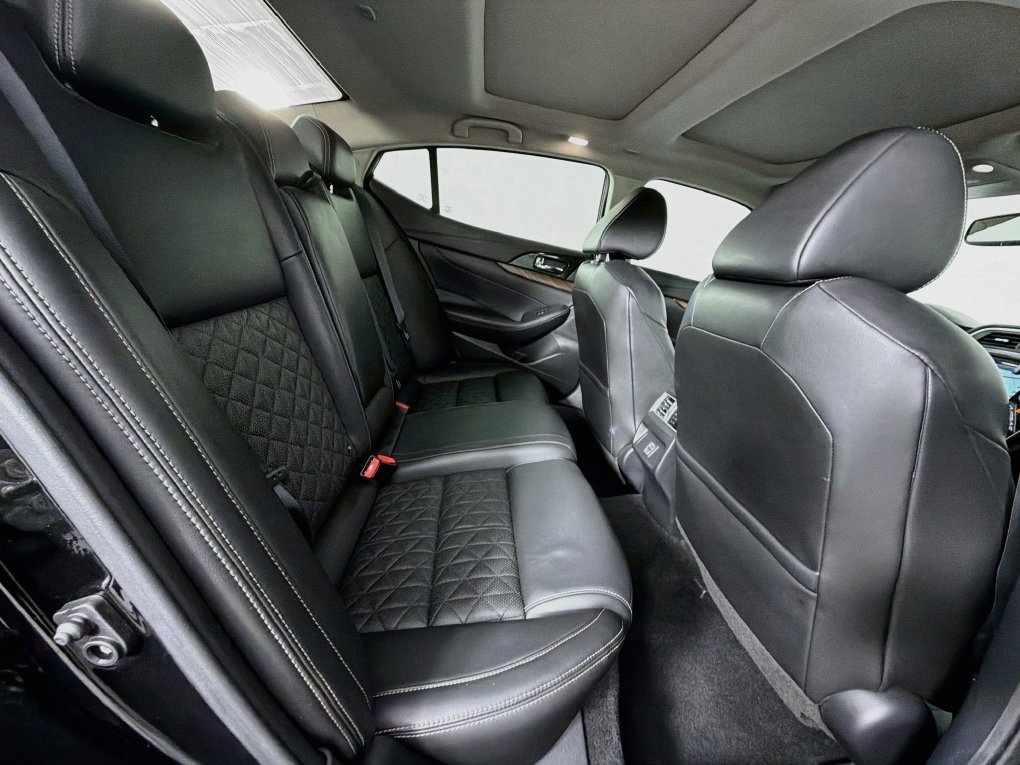 Used 2018 Nissan Maxima Platinum FWD image 27