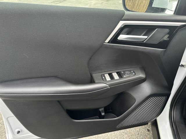 Used 2024 Mitsubishi Outlander ES image 10