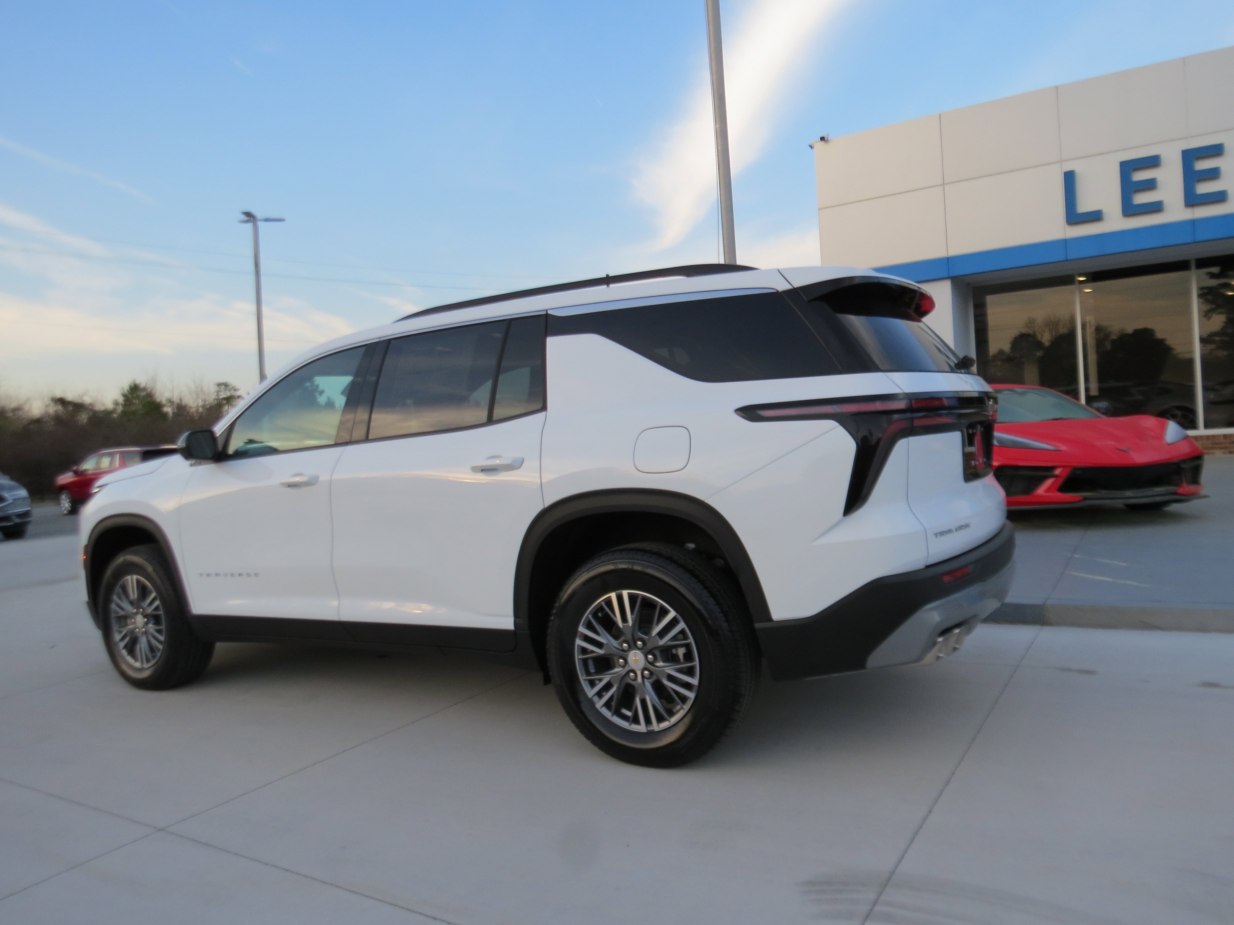 New 2026 Chevrolet Traverse LT w/ Driver Confidence Package FWD image 3