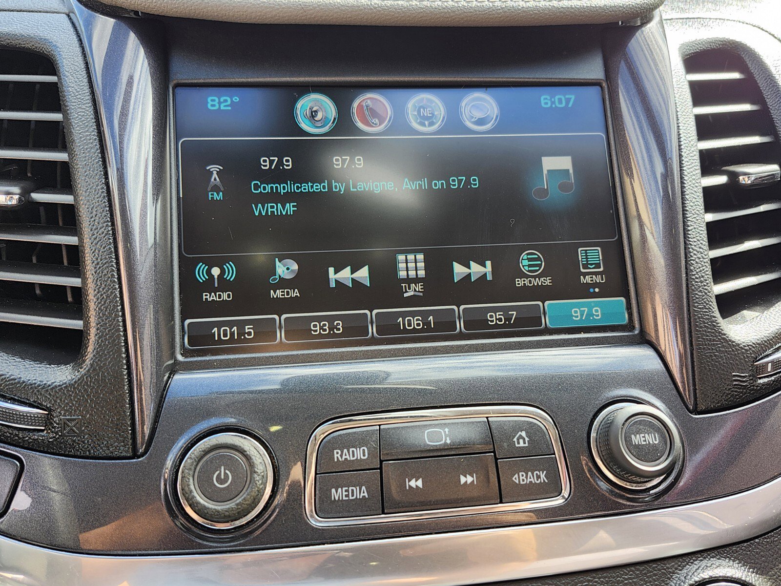 Used 2017 Chevrolet Impala LT image 23