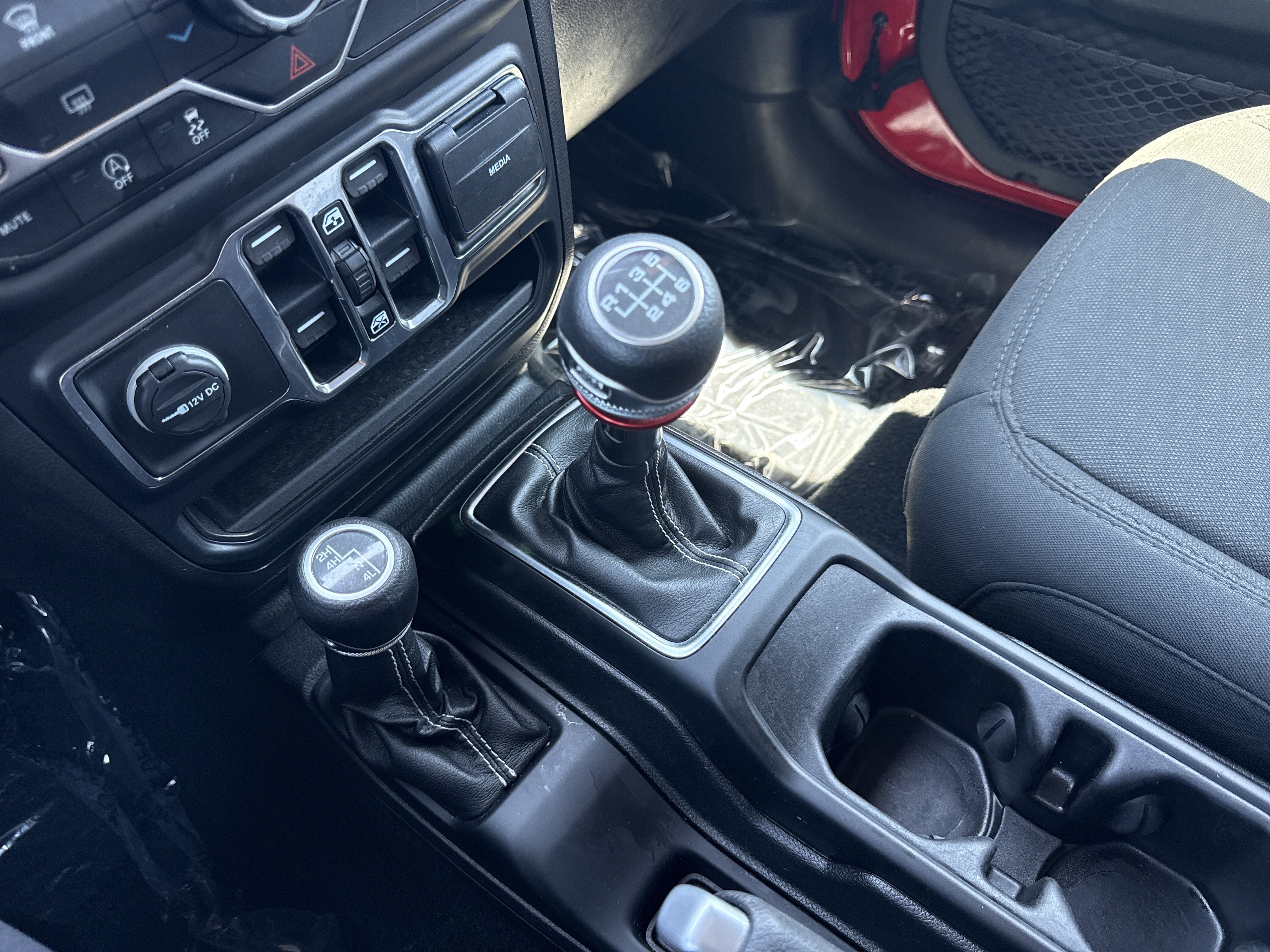 Used 2020 Jeep Wrangler Unlimited Sahara AWD/4WD image 26