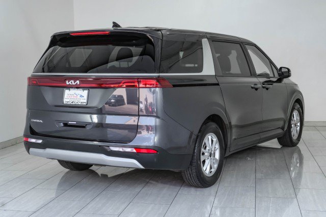 Used 2023 Kia Carnival LX FWD image 6