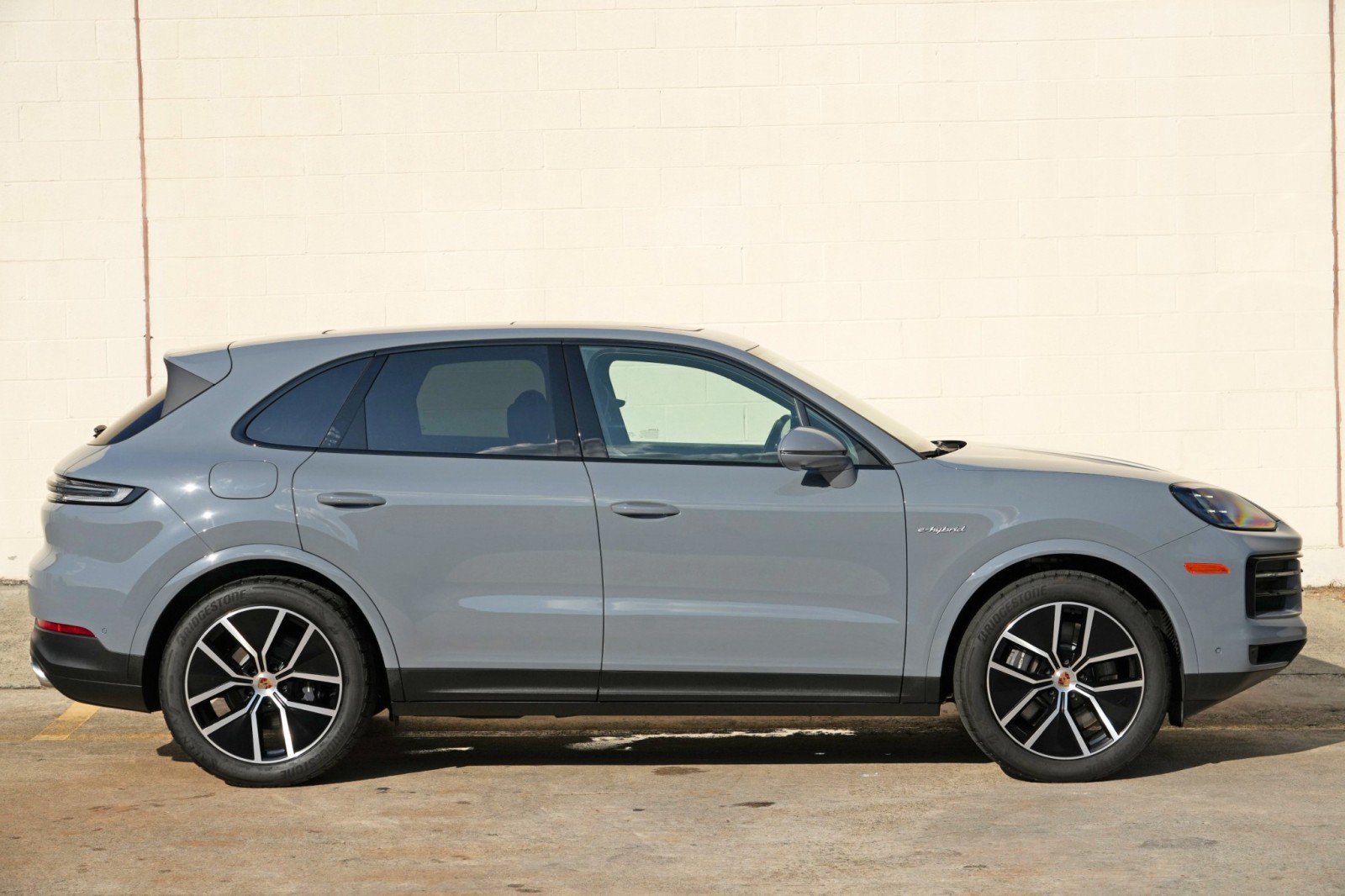 Used 2025 Porsche Cayenne E-Hybrid w/ Premium Package Plus AWD/4WD image 61