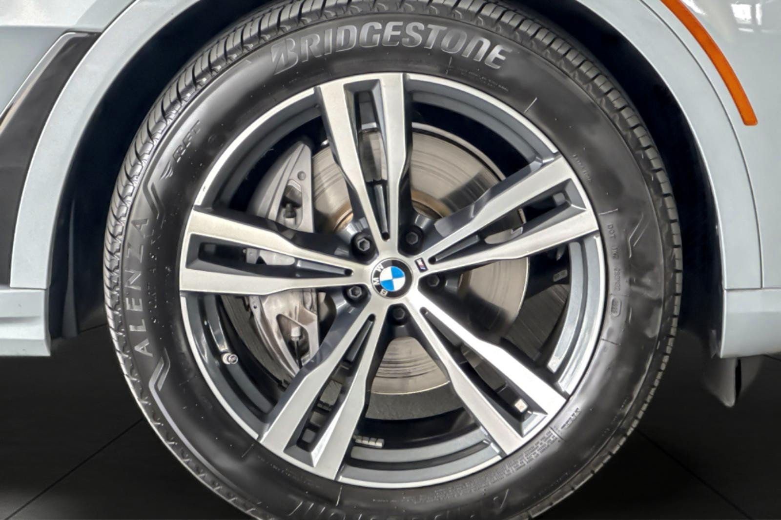 Used 2023 BMW X7 xDrive40i w/ M Sport Package AWD/4WD image 27