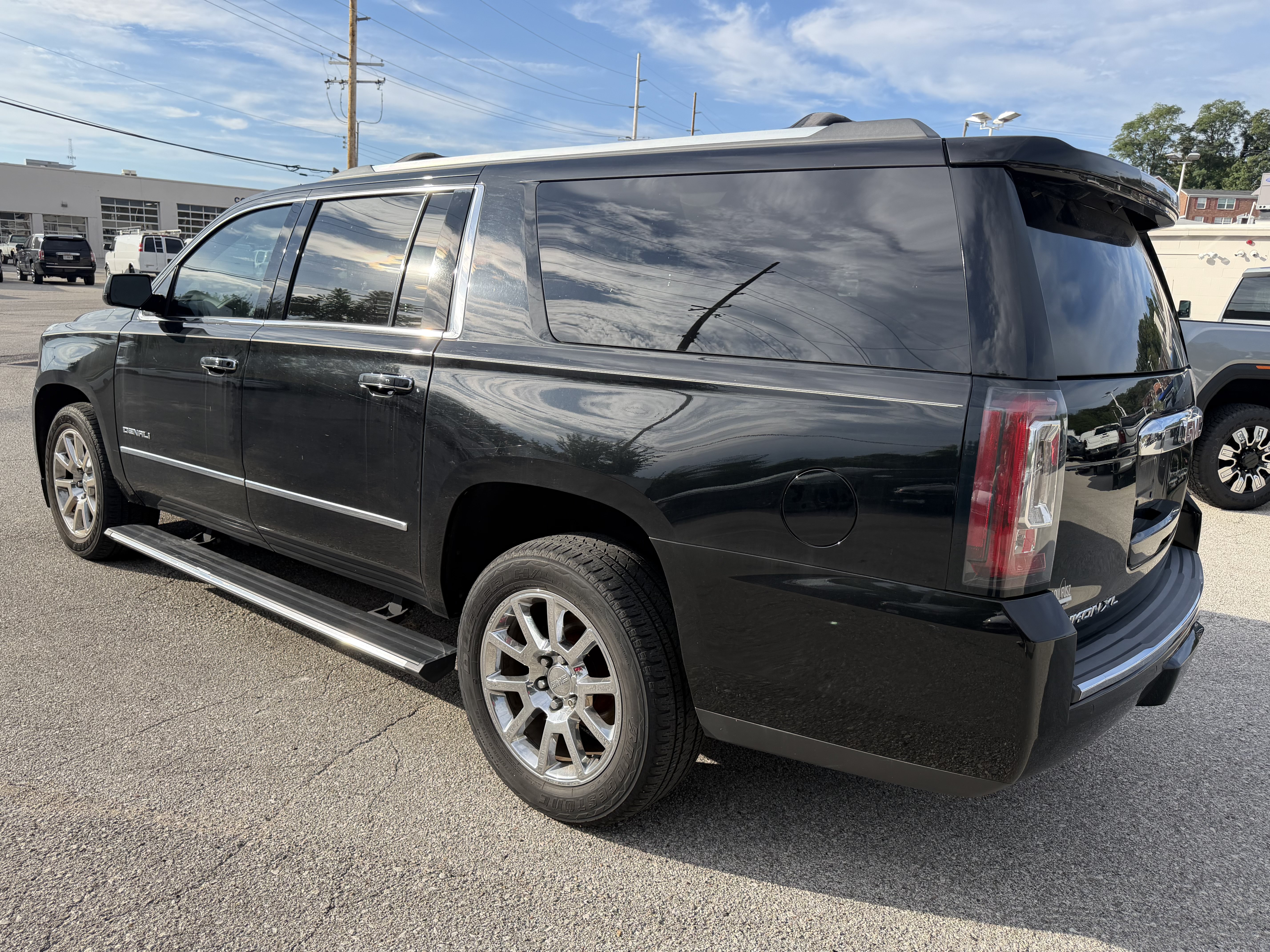 Used 2017 GMC Yukon XL Denali w/ Open Road Package AWD/4WD image 3
