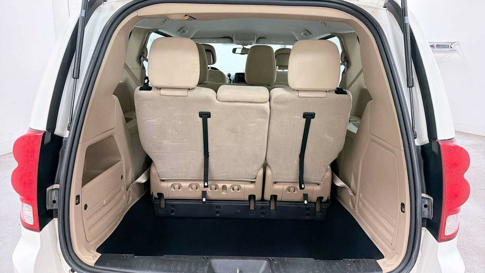 Used 2013 Dodge Grand Caravan American Value Package w/ UConnect Hands-Free Group FWD image 26