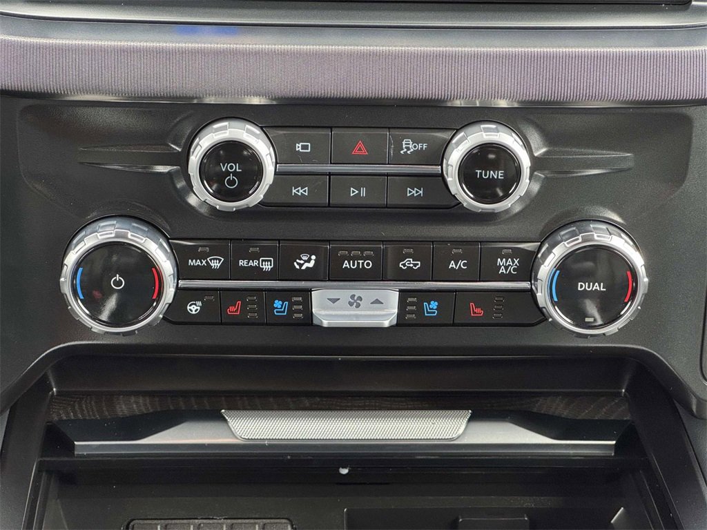 Used 2025 Ford F350 Platinum image 5