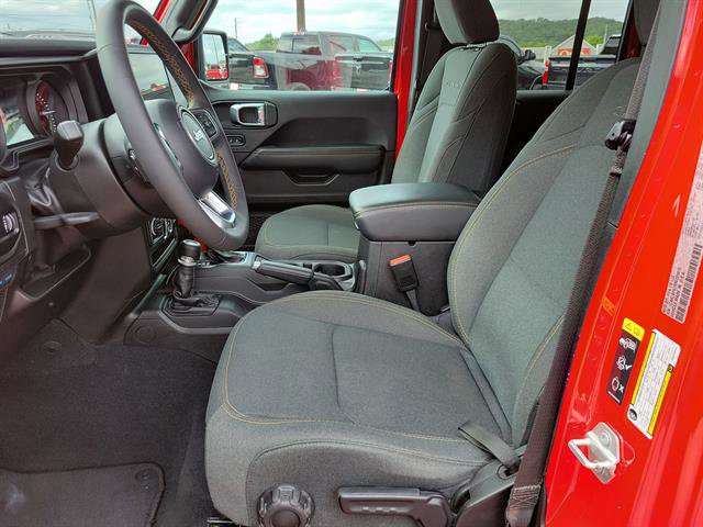 Used 2024 Jeep Wrangler Unlimited Sahara image 3
