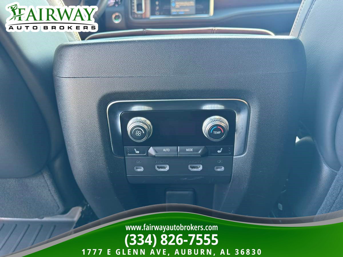 Used 2023 GMC Yukon Denali Ultimate AWD/4WD image 29
