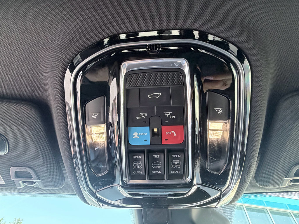 Used 2024 Jeep Grand Cherokee L Summit w/ High Altitude Package AWD/4WD image 17