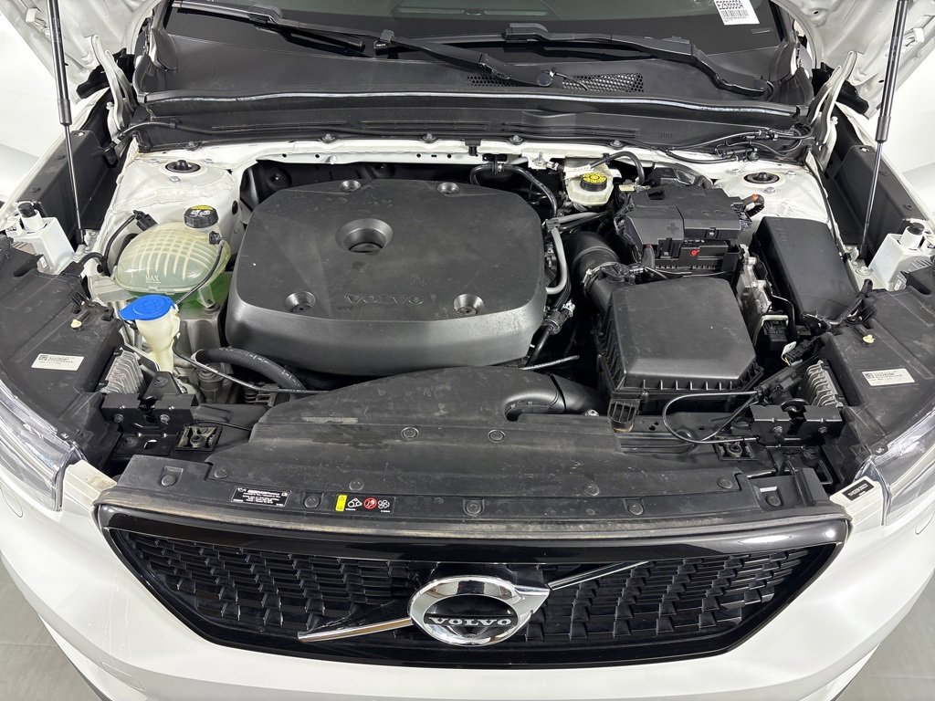 Used 2019 Volvo XC40 T5 R-Design image 44