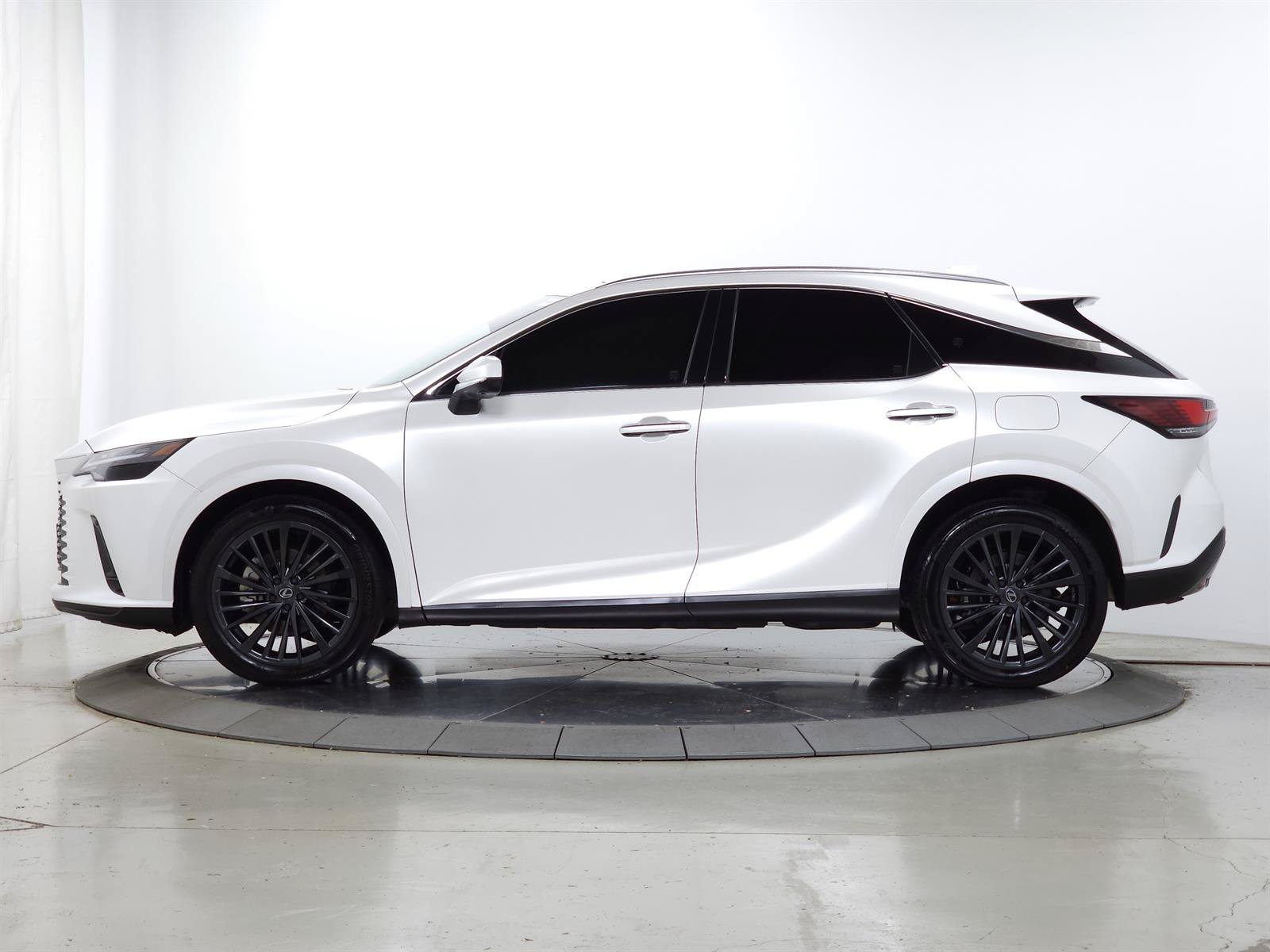 Certified 2026 Lexus RX 450h AWD w/ Convenience Package image 5