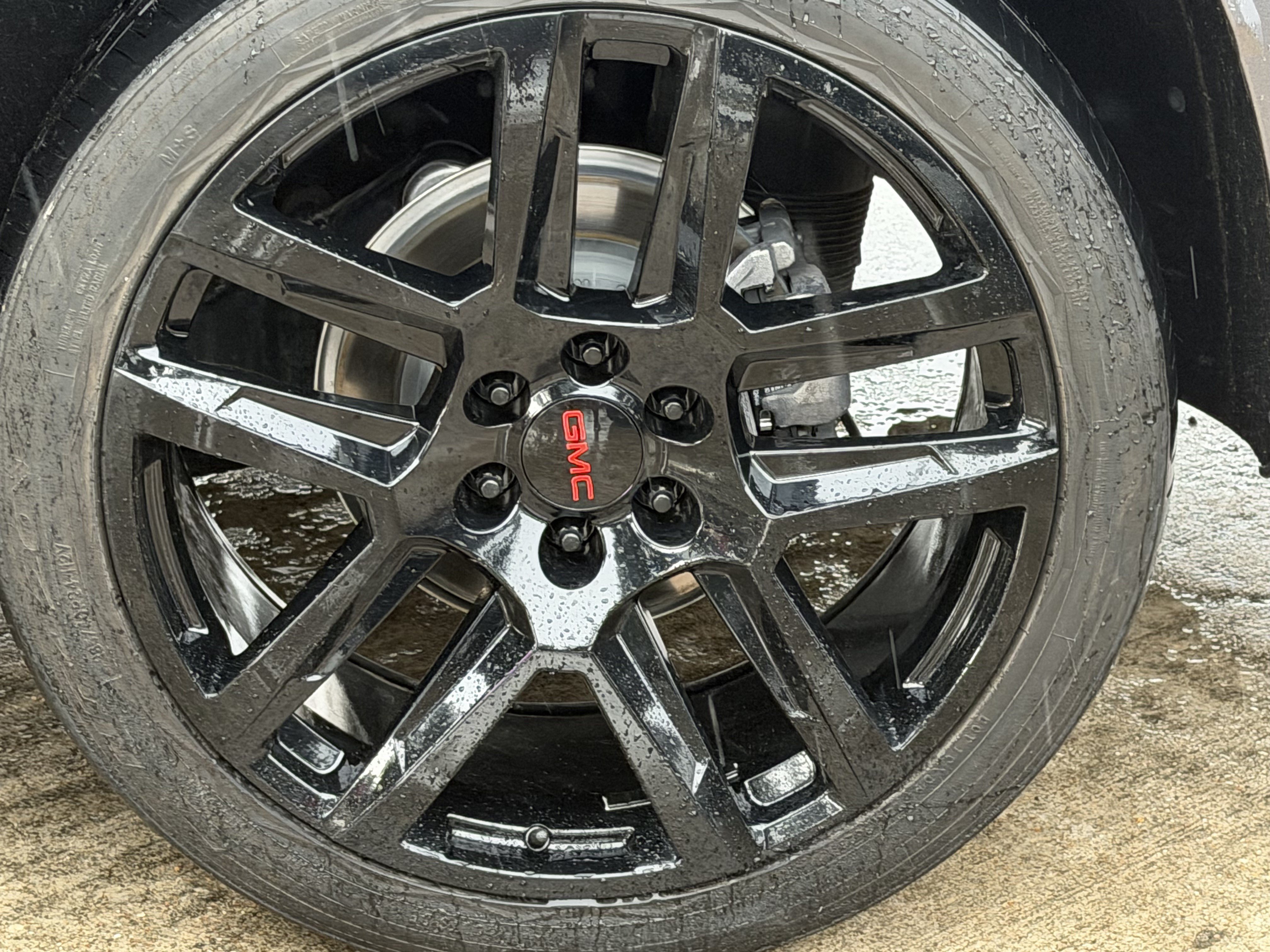 Used 2024 GMC Yukon Denali Ultimate AWD/4WD image 8