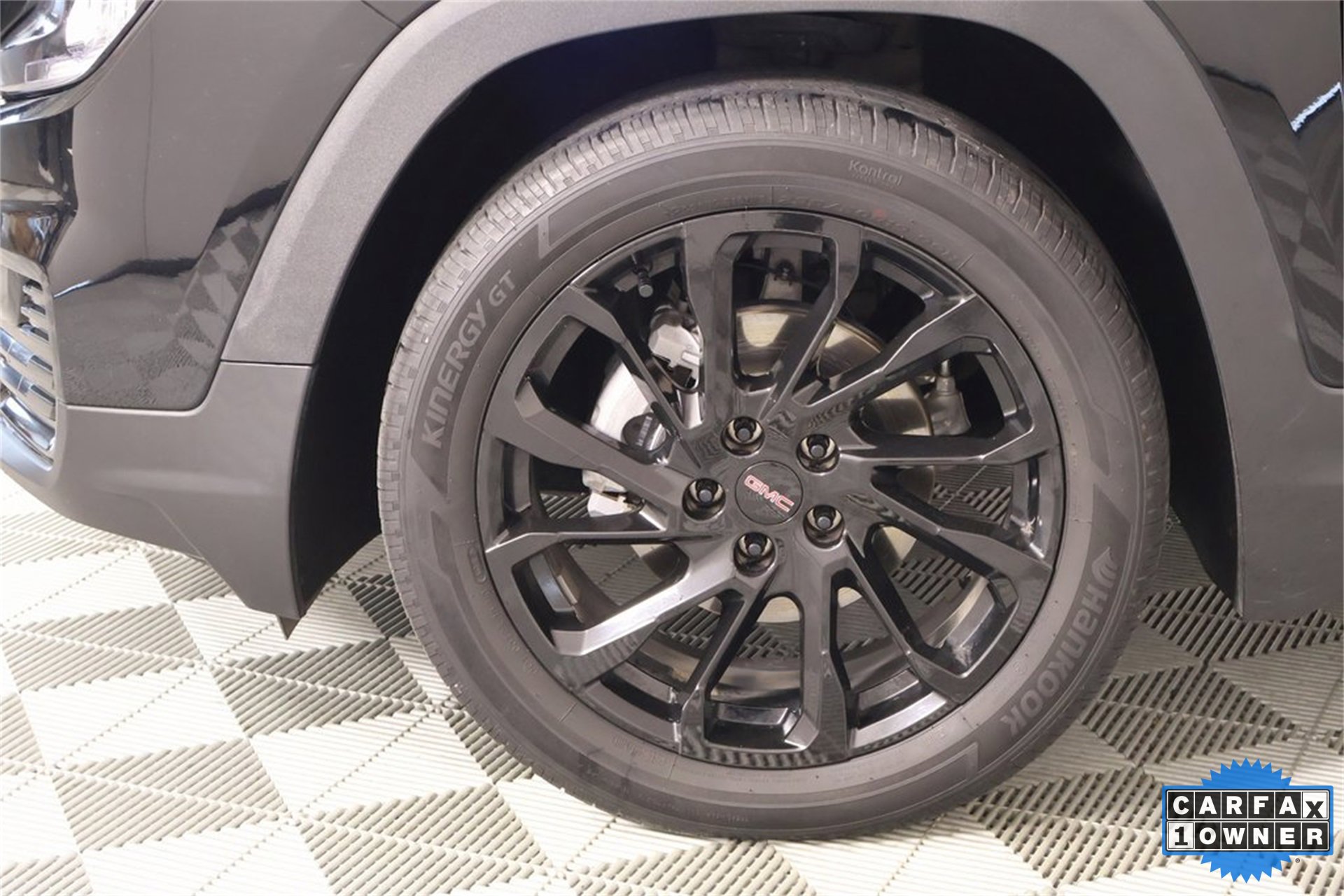 Used 2023 GMC Terrain SLE w/ Elevation Edition image 16