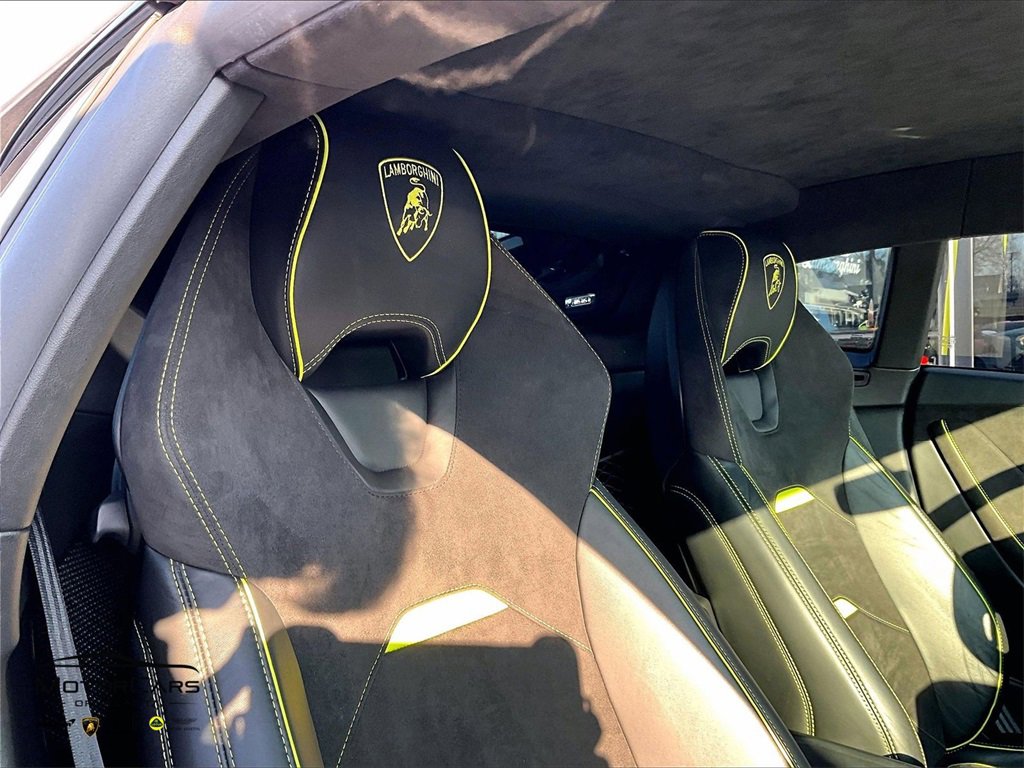 Used 2021 Lamborghini Huracan EVO image 24