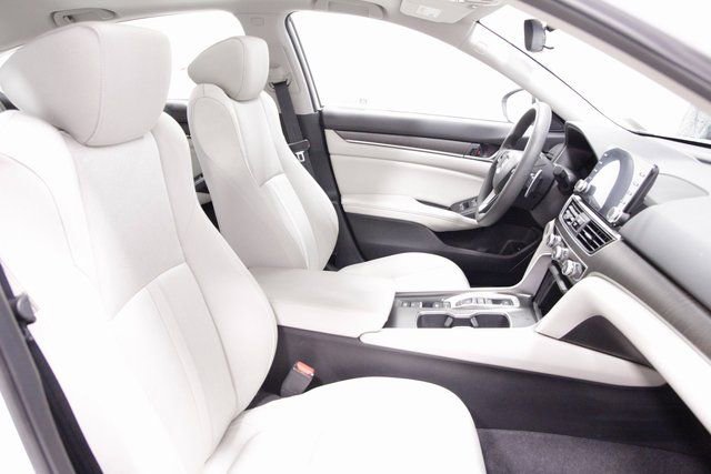 Used 2018 Honda Accord EX image 11