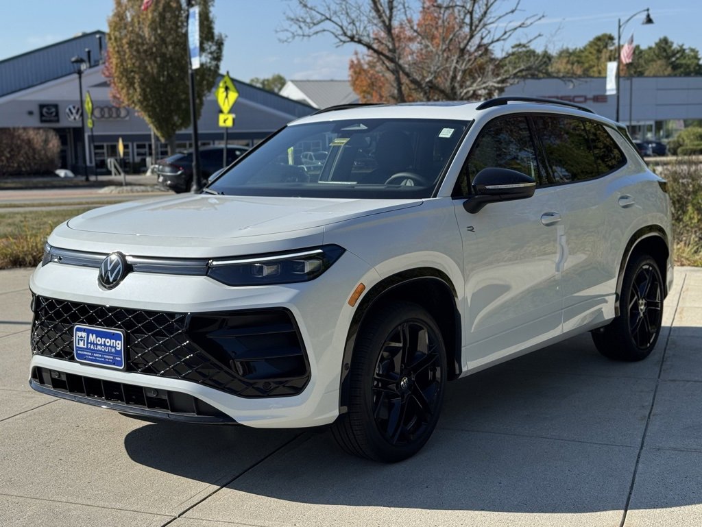 New 2025 Volkswagen Tiguan SE R-Line image 4