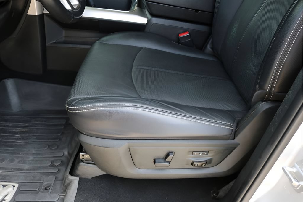 Used 2018 RAM 1500 Laramie w/ Convenience Group AWD/4WD image 14