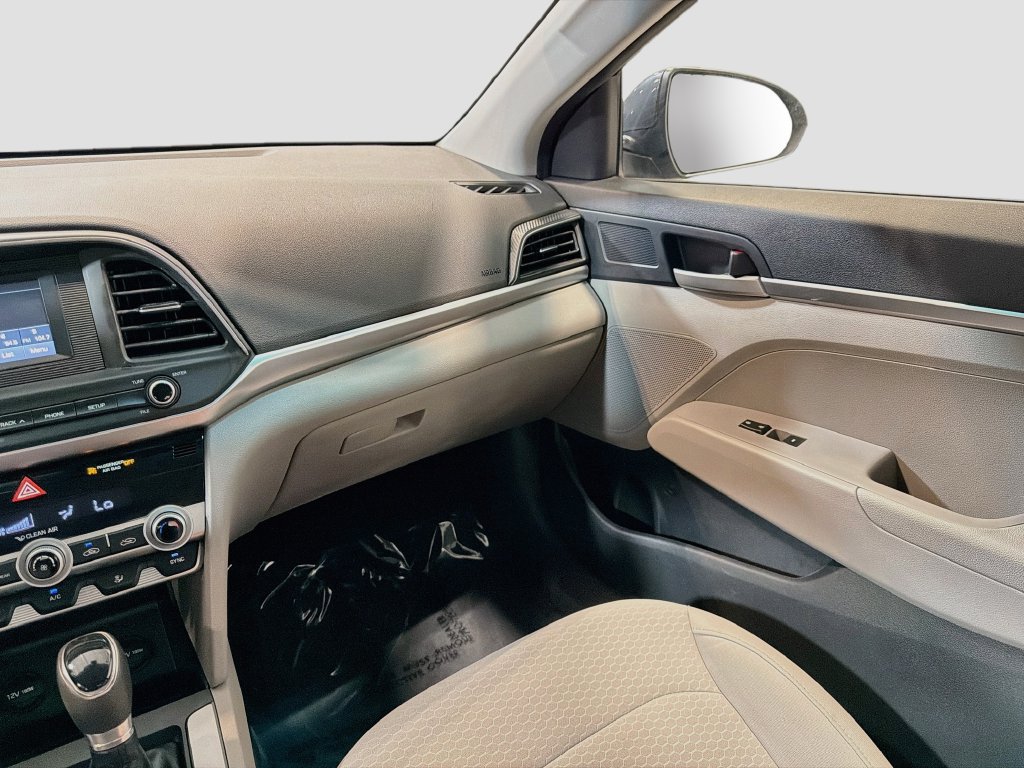 Used 2020 Hyundai Elantra SE FWD image 22