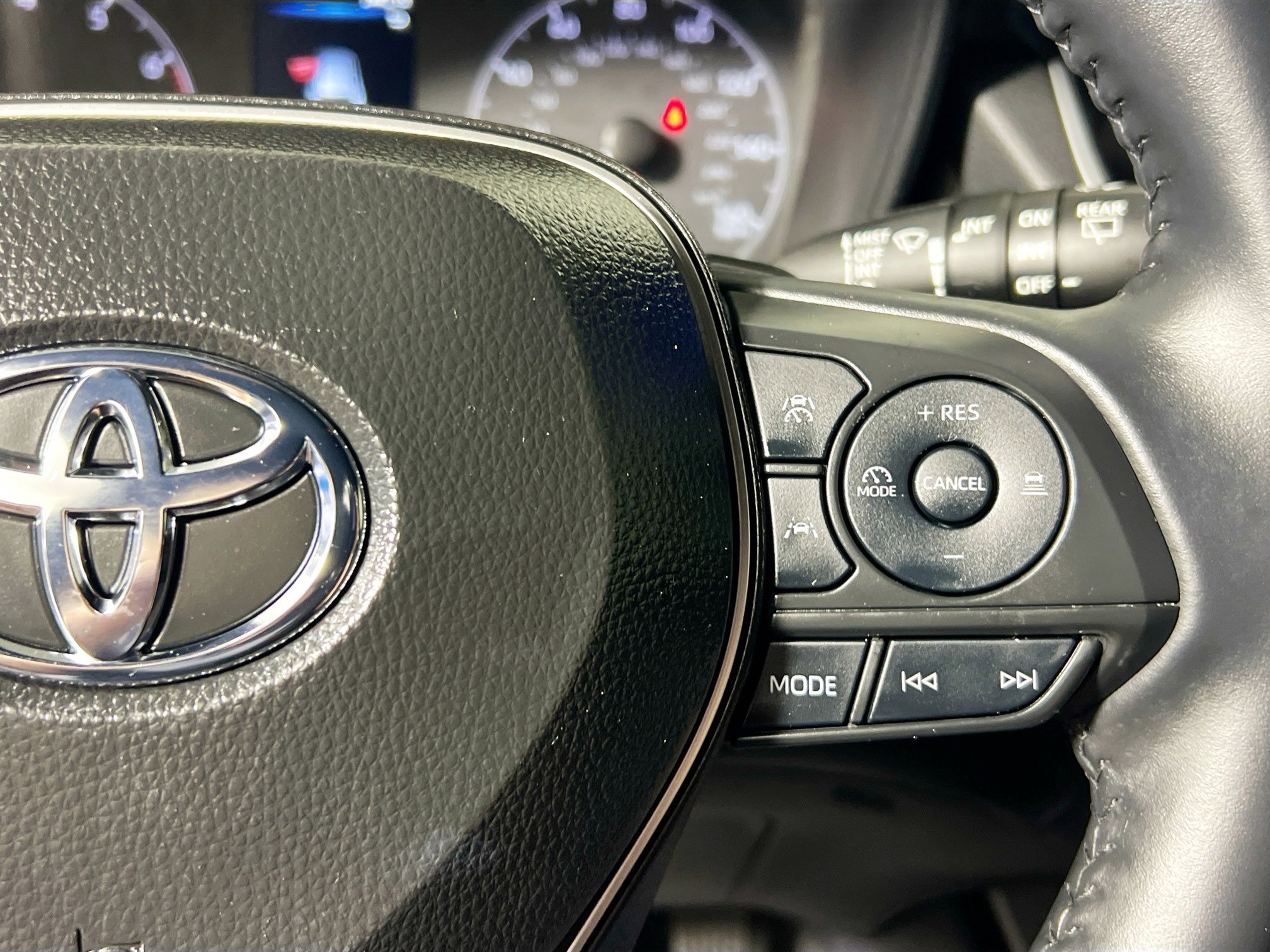 Used 2025 Toyota Corolla Cross AWD Hybrid image 19