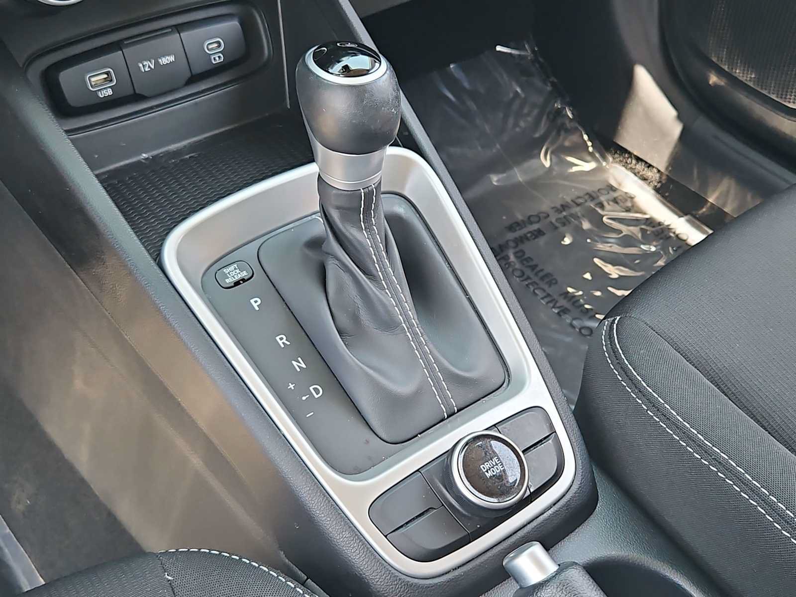 Certified 2024 Hyundai Venue SEL FWD image 31